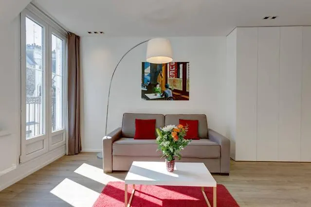 Champs Elysees Apartment